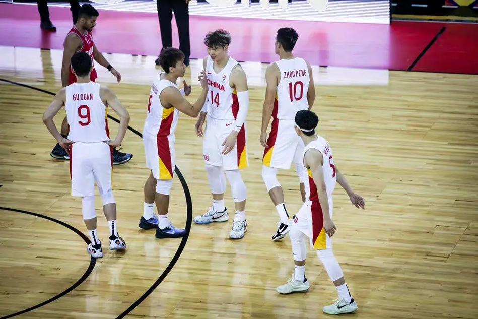 中国男篮vs巴林男篮图文